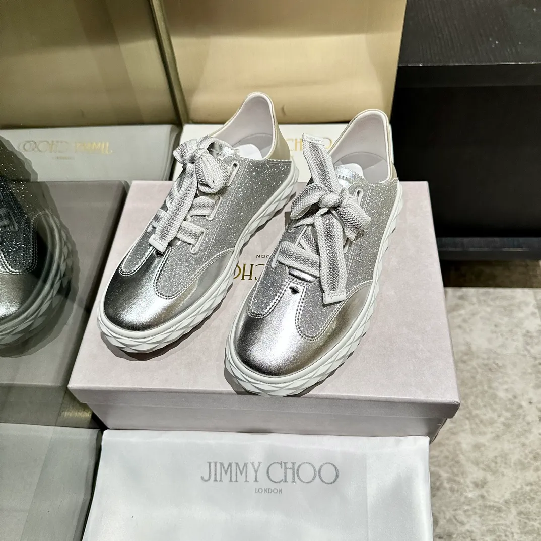 👟👟Ex-factory price 640👟👟 The new JIMMY CHOO, exclusively for sale, original large-soled casual white shoes, designed with the latest technology, strong three-dimensional effect👍The integration of multiple technologies, subverting fashion, super stylish! The combination is super beautiful. The original version is 1:1, versatile and trendy, both salty and sweet! New layout Size: 35-40